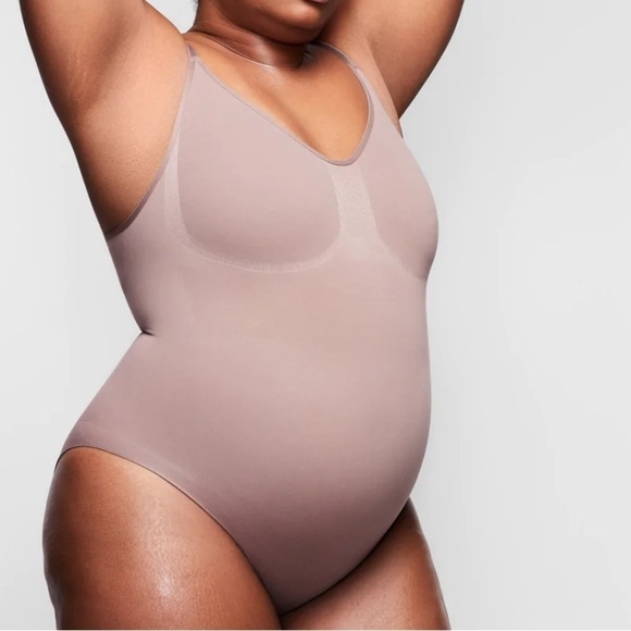 Skims SCULPTING BODYSUIT With SNAPS Shapewear - Picture 1 of 5